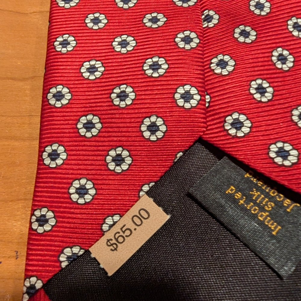 Stylish Red Patterned Tie Collection - Picture 4 of 6